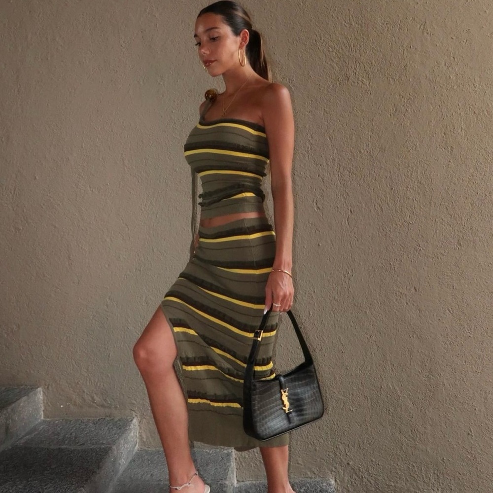 JACQUEMUS MATCHING SET: Cropped one-shoulder striped  top &  midi skirt (38)
